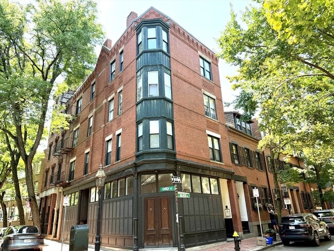 Building Photo - 31 Melrose St