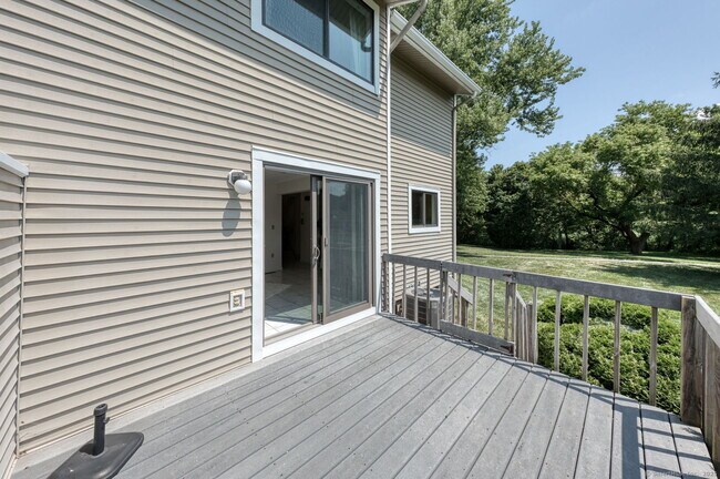 Building Photo - 592 Mountain Rd