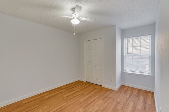 Building Photo - 5722 Shreveport Dr