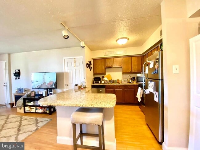 Building Photo - 5200 Hilltop Dr