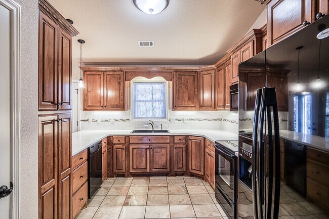 Building Photo - 16 Jubileo Ln