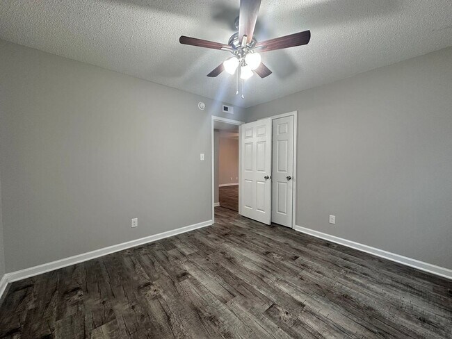Building Photo - Pet Friendly 2-Bedroom Apartments in Maryv...