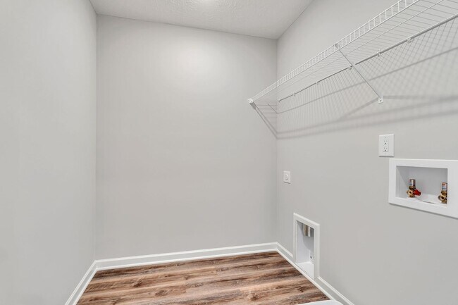 Building Photo - Beautiful NEW 3 Bed 2.5 Bath Townhome in M...