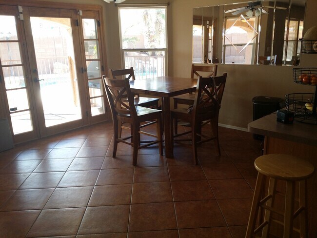 Building Photo - Immaculate 4 BR/ 2.5 Bath  w/ a Pool and Hot Tub in Rita Ranch!