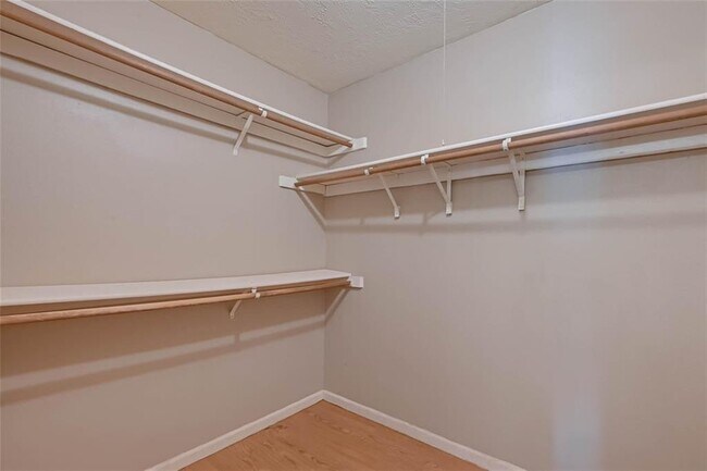 Building Photo - 2411 Country Pl Dr