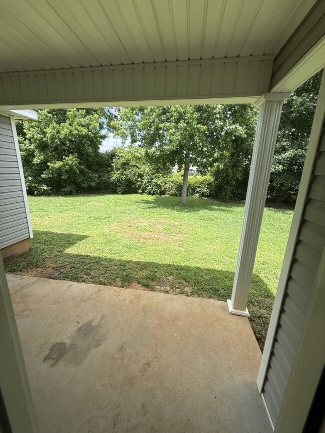 Building Photo - 108 Ellington Ct