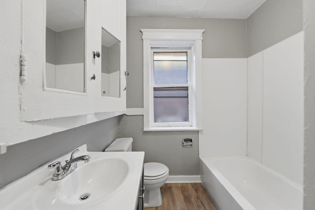 Building Photo - 3332 Aubert Ave