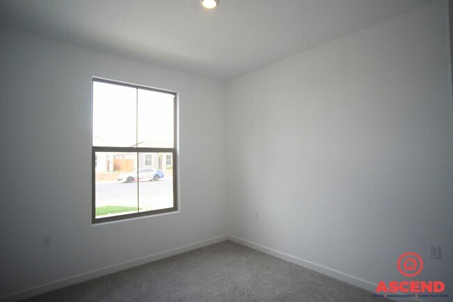 Building Photo - Stunning Home Off of Gosford and McCutchen!