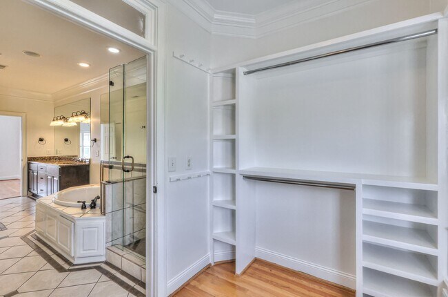 Building Photo - Perfect Brownstone in Sylvan Park near Wes...