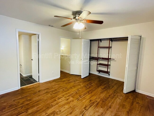 Building Photo - 2131 Crystal Dr