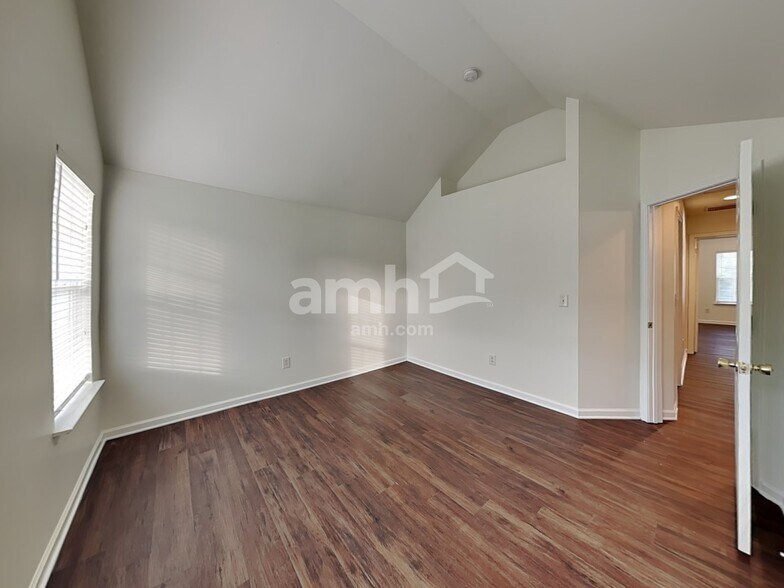 Building Photo - 7225 Hidden Creek Dr