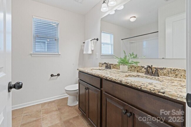 Building Photo - 2076 Waverly Ct