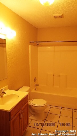 Building Photo - 927 W Formosa Blvd