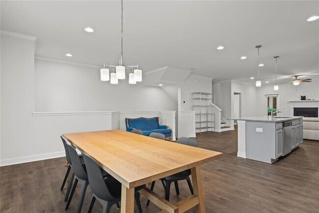 Building Photo - 2779 White Oak Ln