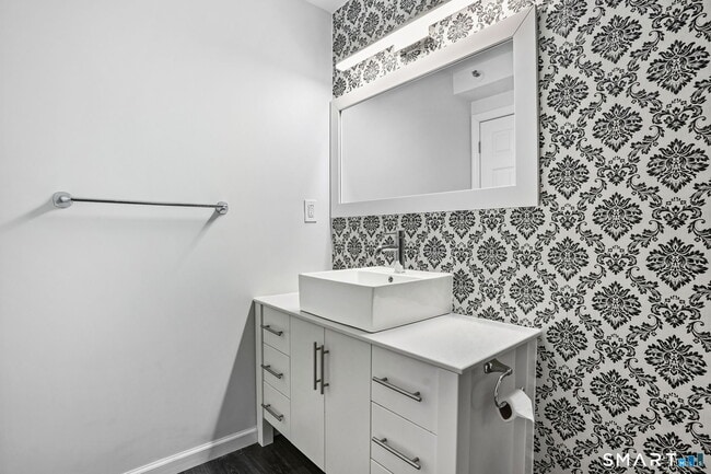 Building Photo - 143 Hoyt St