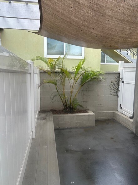 Patio off of master bedroom - 1534 Manhattan Beach Blvd