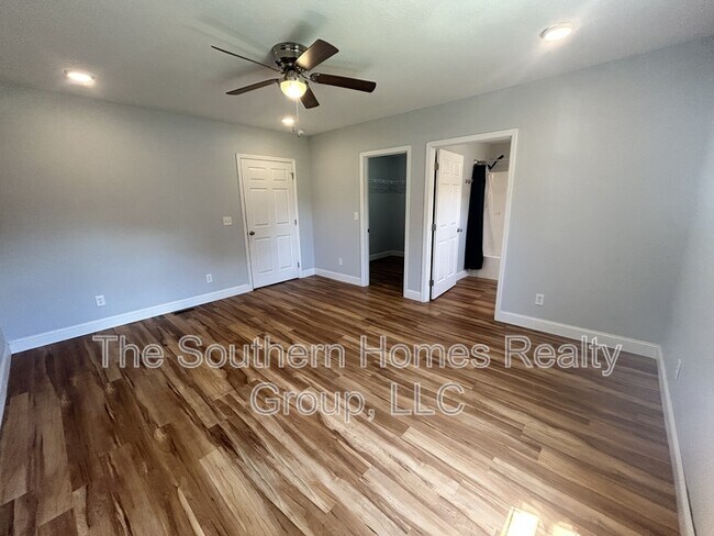 Building Photo - 517 Sherwood Ave