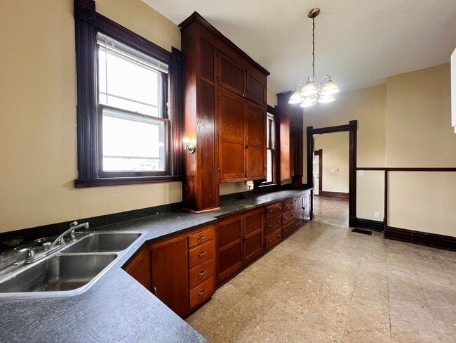 Building Photo - 420 Platt St