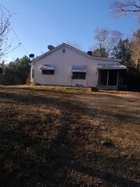 Building Photo - 2 Bedroom 1 Bathroom