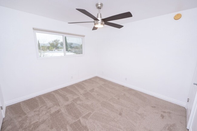 Building Photo - 2BR/1.5BA Condo! 2 parking spaces