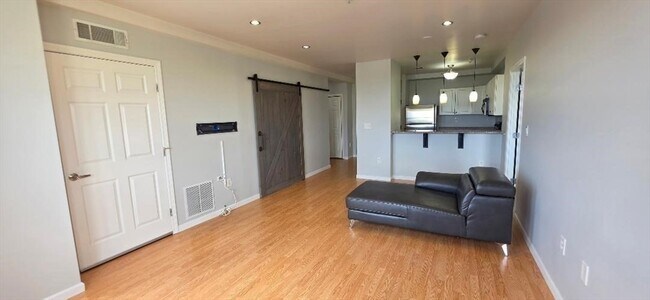 Building Photo - 1 Cityview Ln