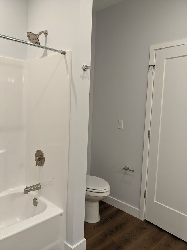 Building Photo - Black Mountain Townhouse Rental