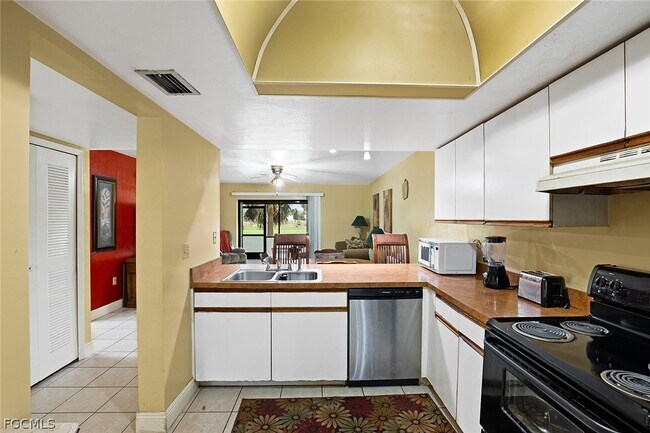 Building Photo - 2039 Golfside Village Dr