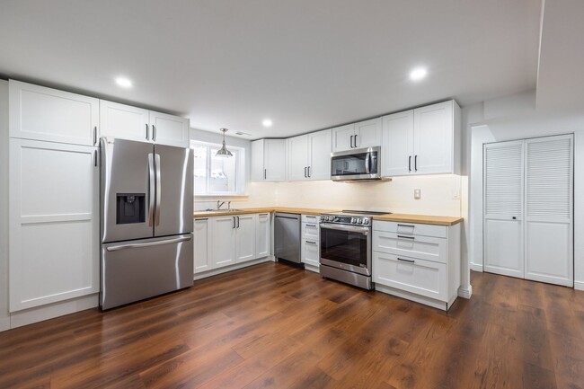 Building Photo - Newly Renovated Basement ADU in Prospector...