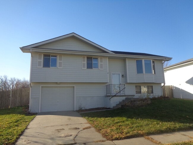 Primary Photo - Charming 4-Bedroom Home in Northwest Lincoln