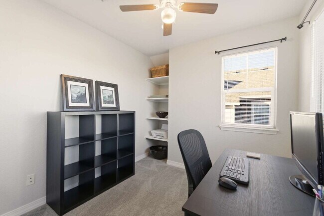 Building Photo - PRICE DROP! "Spacious 3-Bedroom Haven with 2.5 Baths in Aurora – 1,860 Sq Ft of Comfort and Style!"