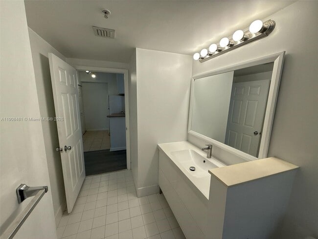 Building Photo - 17100 N Bay Rd