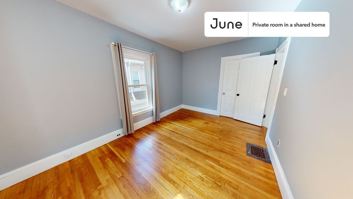 Building Photo - Room in Shared 7 bed/2 bath home