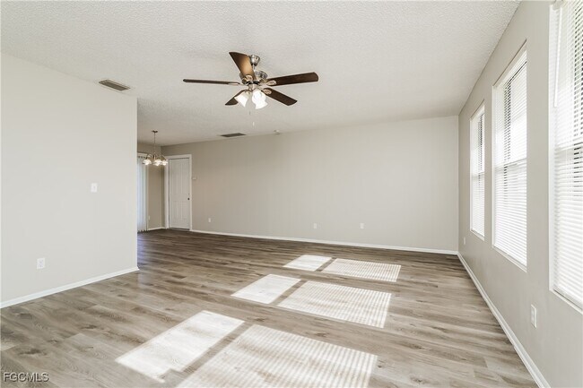 Building Photo - 2504 NE 23rd Pl
