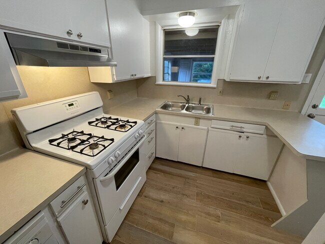 Building Photo - 1208 Tulane Ave