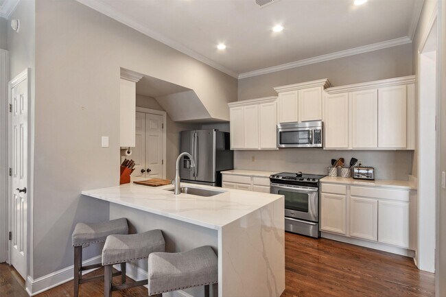 Building Photo - 948 River Breeze Dr