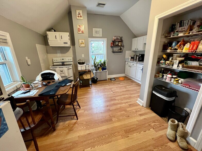 Primary Photo - 117 Buttonwood St