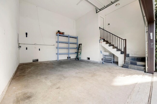 Building Photo - 1005 Bingham St
