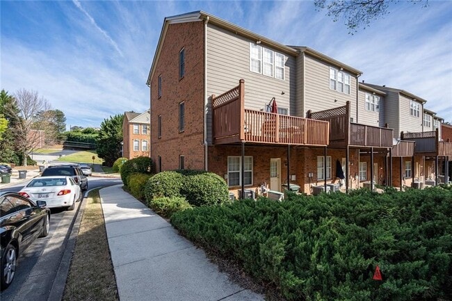 Building Photo - 2302 Towneheights Terrace SE