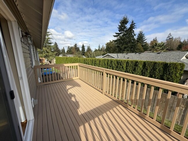 Building Photo - Spacious 5BD/3BTH Everett Home for Lease N...