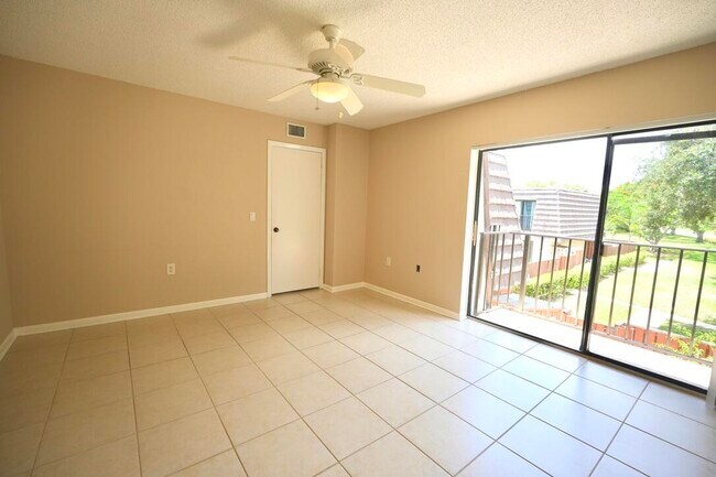 Building Photo - 1008 10th Ct