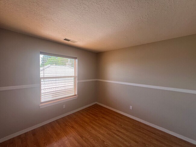 Building Photo - 3 Bedroom Home Available in Tanoan Near Ac...