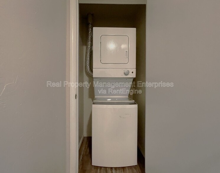 Building Photo - 2442 NW 39th St