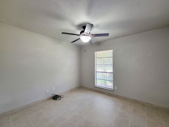 Building Photo - NICE 3 BEDROOM 2 BATH RENTAL HOME IN CY FA...