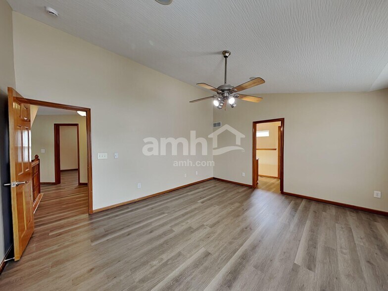 Building Photo - 16 Stoney Bluff Way