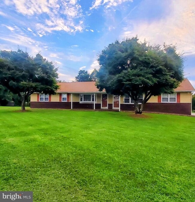 Building Photo - 2024 Beverly Dr