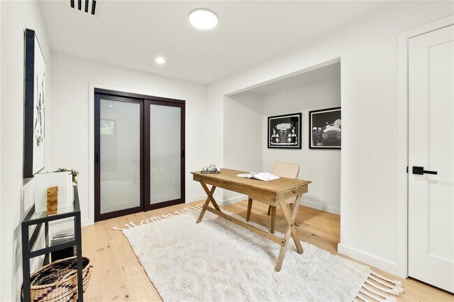 Building Photo - 620 Bermuda St