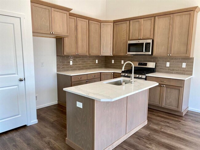 Building Photo - Stunning 3 Bed, 2 Bath Rancher in Airway Heights!