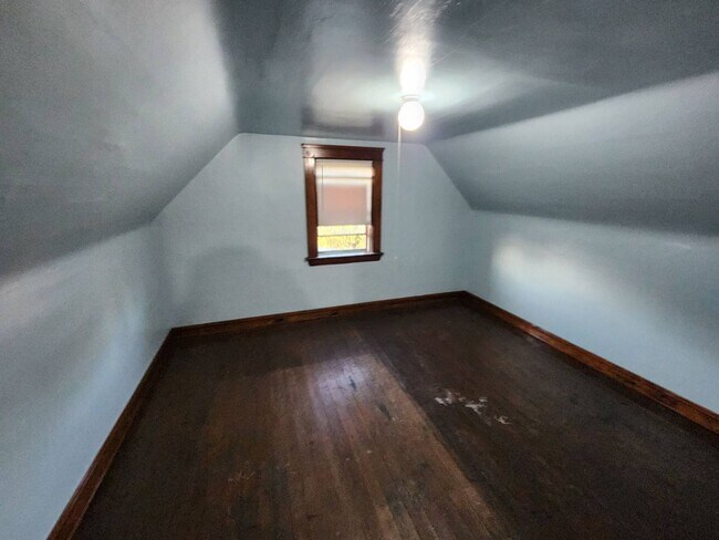 Building Photo - 15714 Holmes Ave