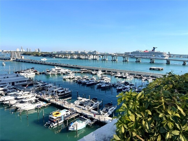 Building Photo - 1717 N Bayshore Dr