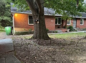 Building Photo - 833 Commodore Dr NW